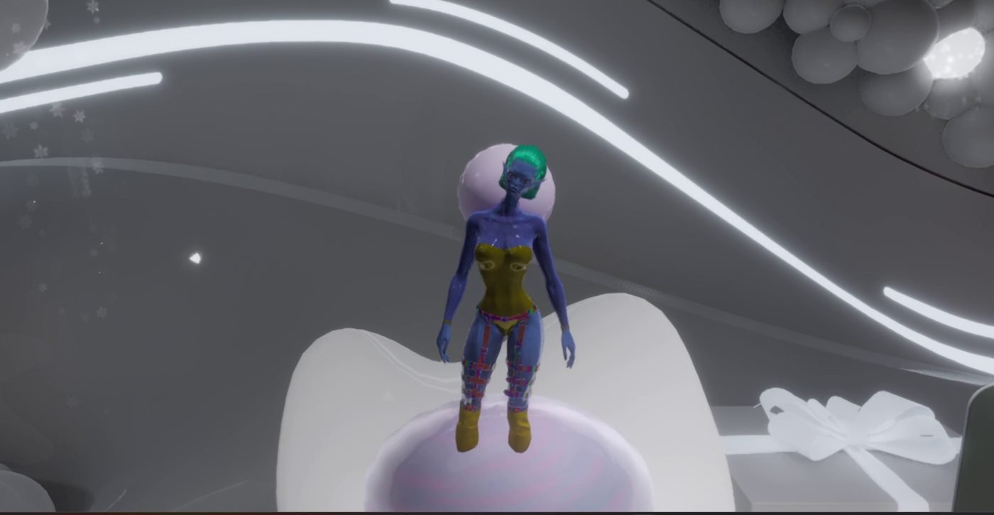 Alien avatar on the customization pedestal